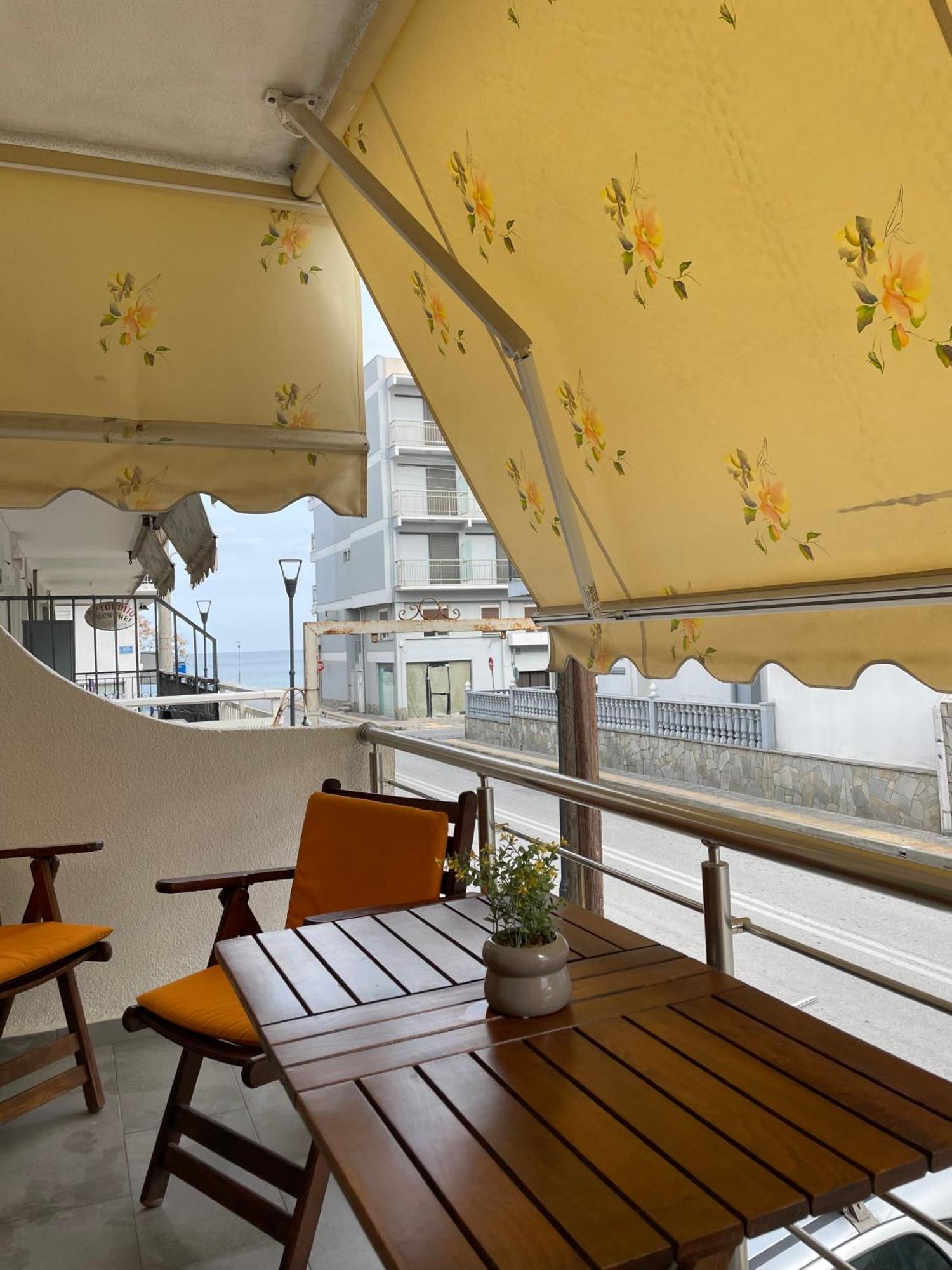 Dt Luxury Apartment Néa Péramos エクステリア 写真